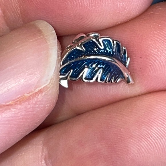 Authentic Pandora curved blue feather brand new sterling and shiny enamel - Picture 5 of 9